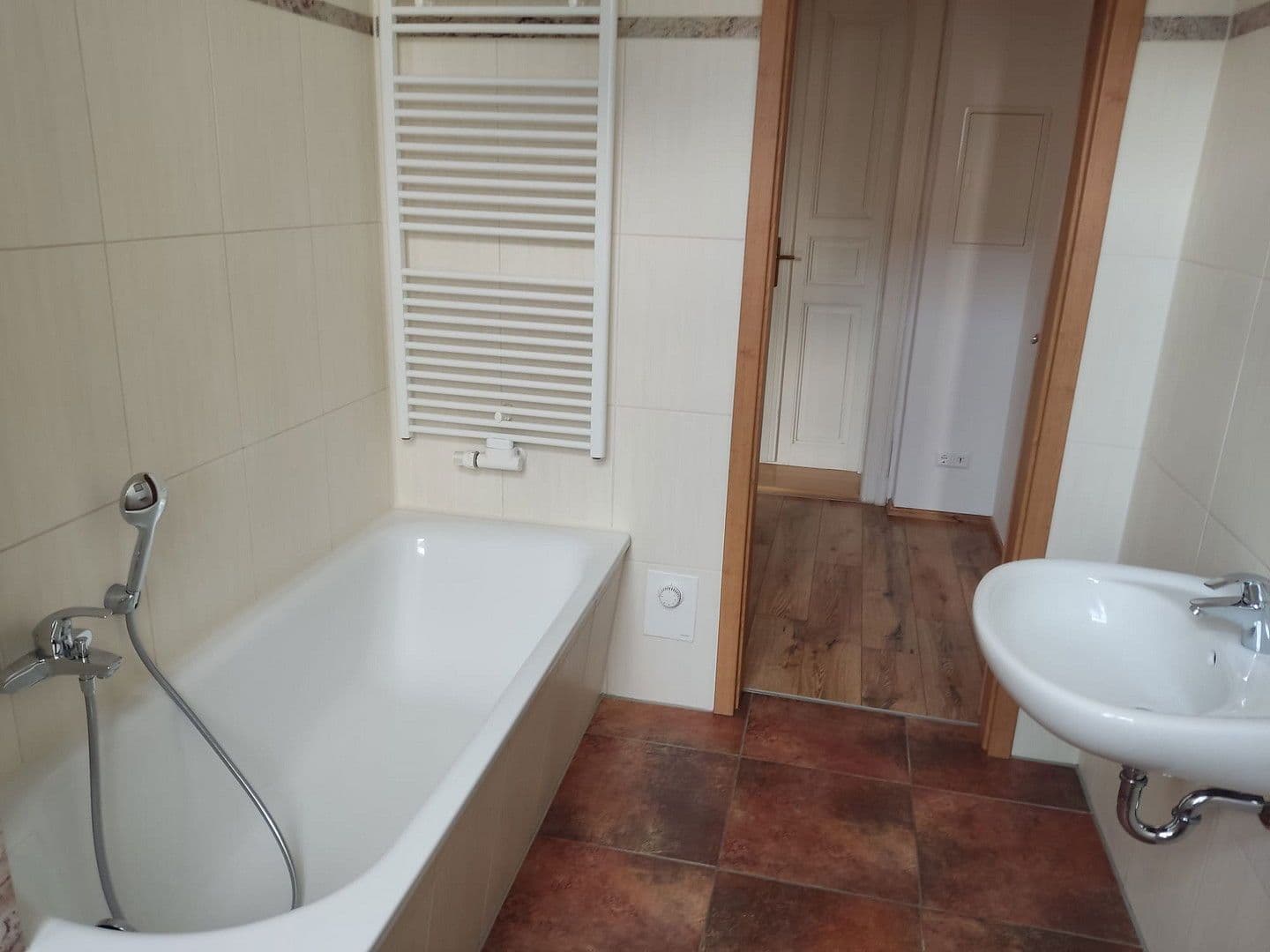 Pronájem bytu 2+1 47 m², 4 Menageriestr., Dresden, Sasko Pronájem bytu 2+1 47 m², 4 Menageriestr., Dresden, Sasko