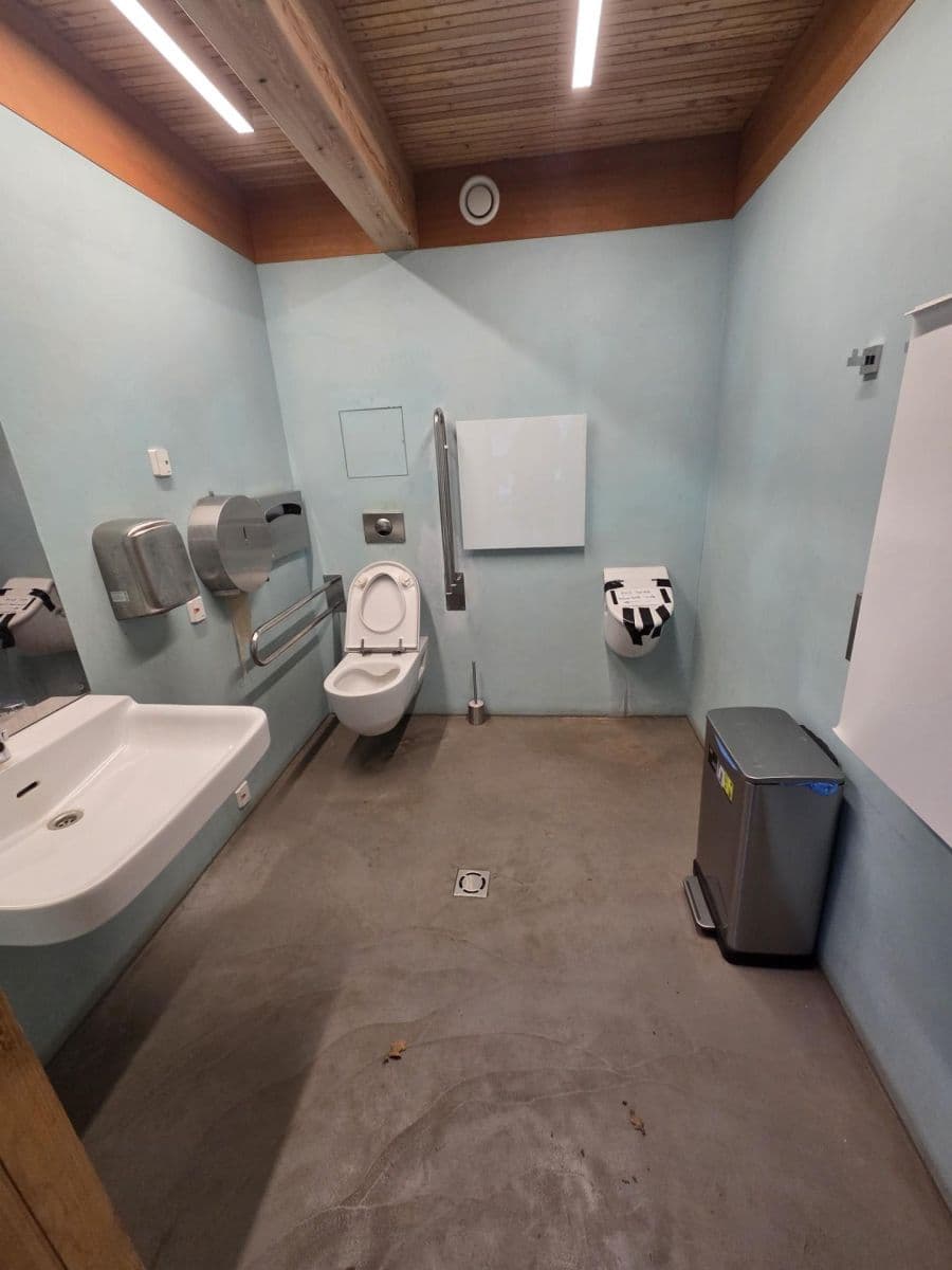 Pronájem nebytového prostoru 124 m², Kostnické náměstí, Praha, Praha Pronájem nebytového prostoru 124 m², Kostnické náměstí, Praha, Praha