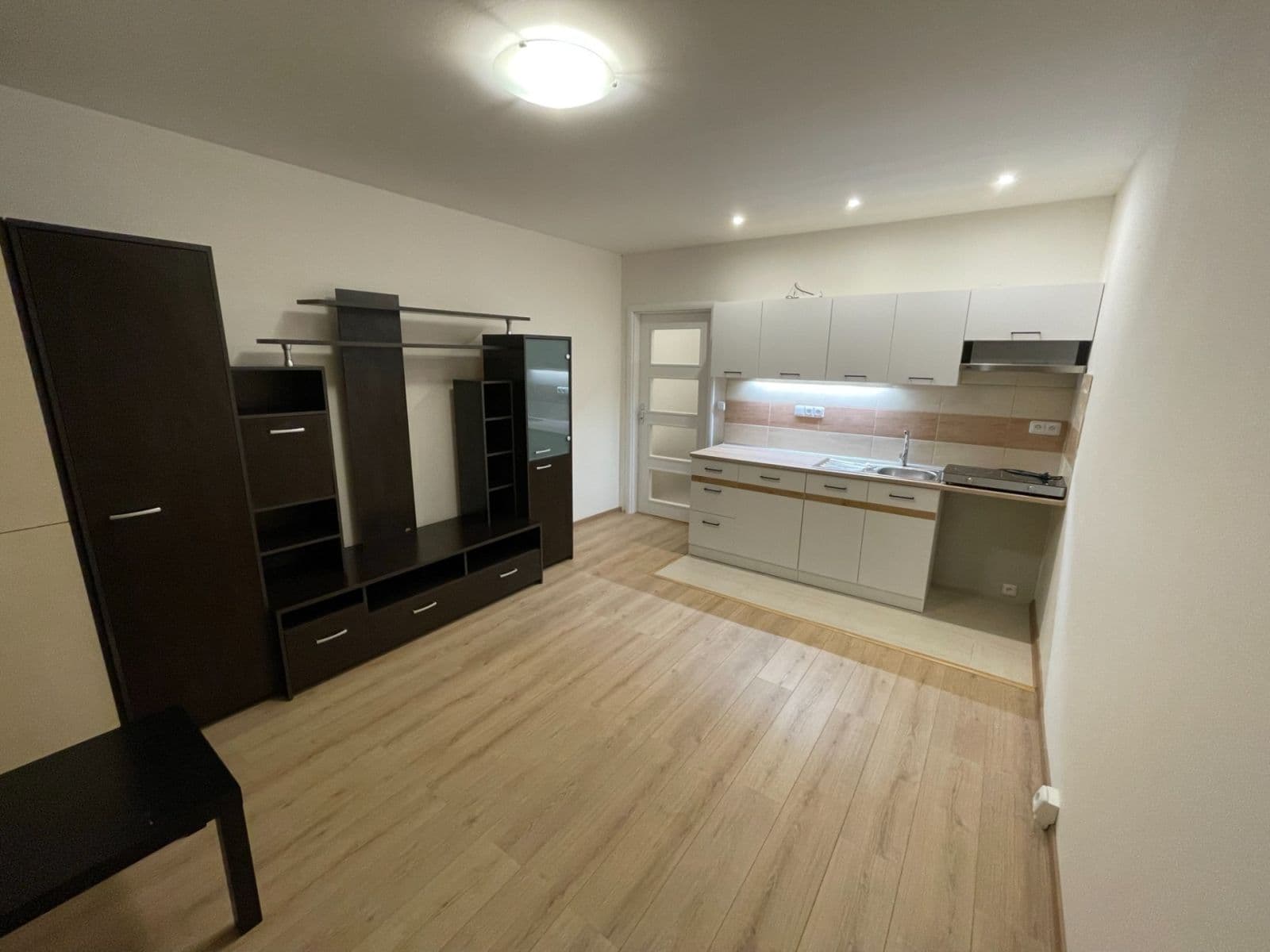 Pronájem bytu Garsoniéra 25 m², Velká Dlážka, Přerov, Olomoucký kraj Pronájem bytu Garsoniéra 25 m², Velká Dlážka, Přerov, Olomoucký kraj