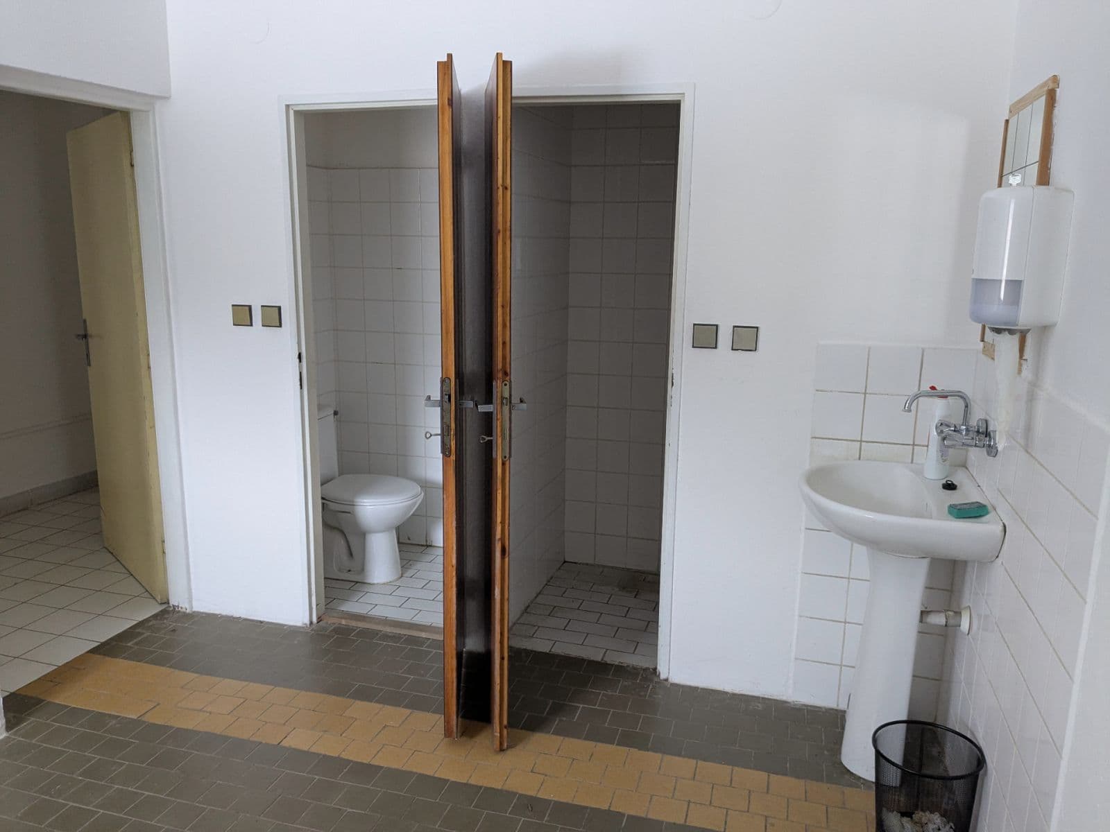 Pronájem nebytového prostoru 644 m², Lelekovice, Jihomoravský kraj Pronájem nebytového prostoru 644 m², Lelekovice, Jihomoravský kraj