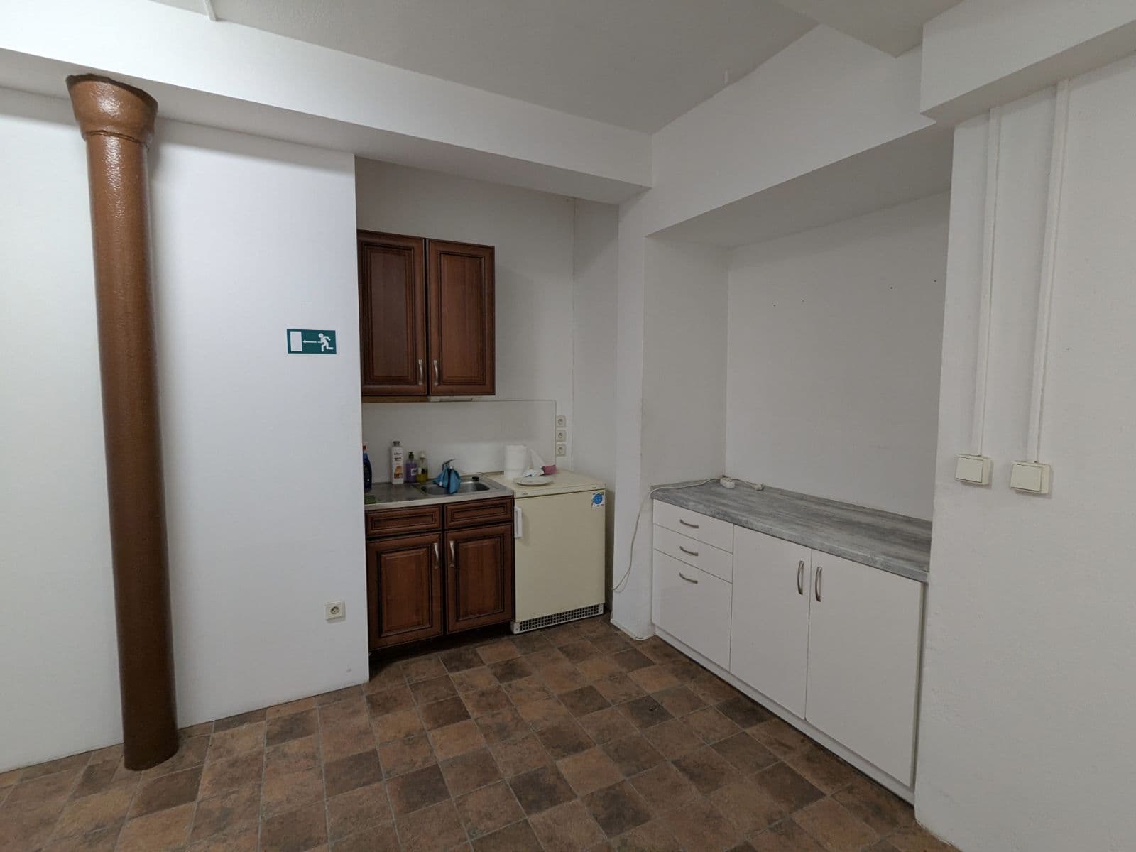 Pronájem nebytového prostoru 644 m², Lelekovice, Jihomoravský kraj Pronájem nebytového prostoru 644 m², Lelekovice, Jihomoravský kraj