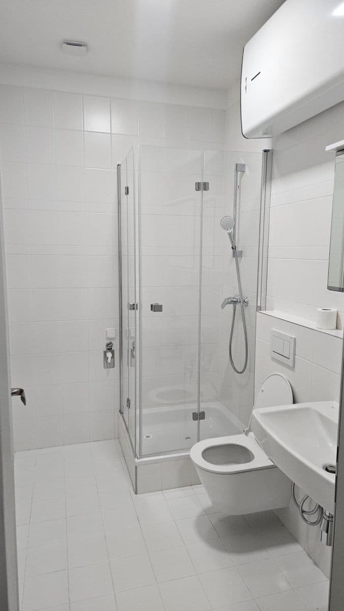 Pronájem bytu 2+kk 52 m², Ukrajinská, Praha, Praha Pronájem bytu 2+kk 52 m², Ukrajinská, Praha, Praha