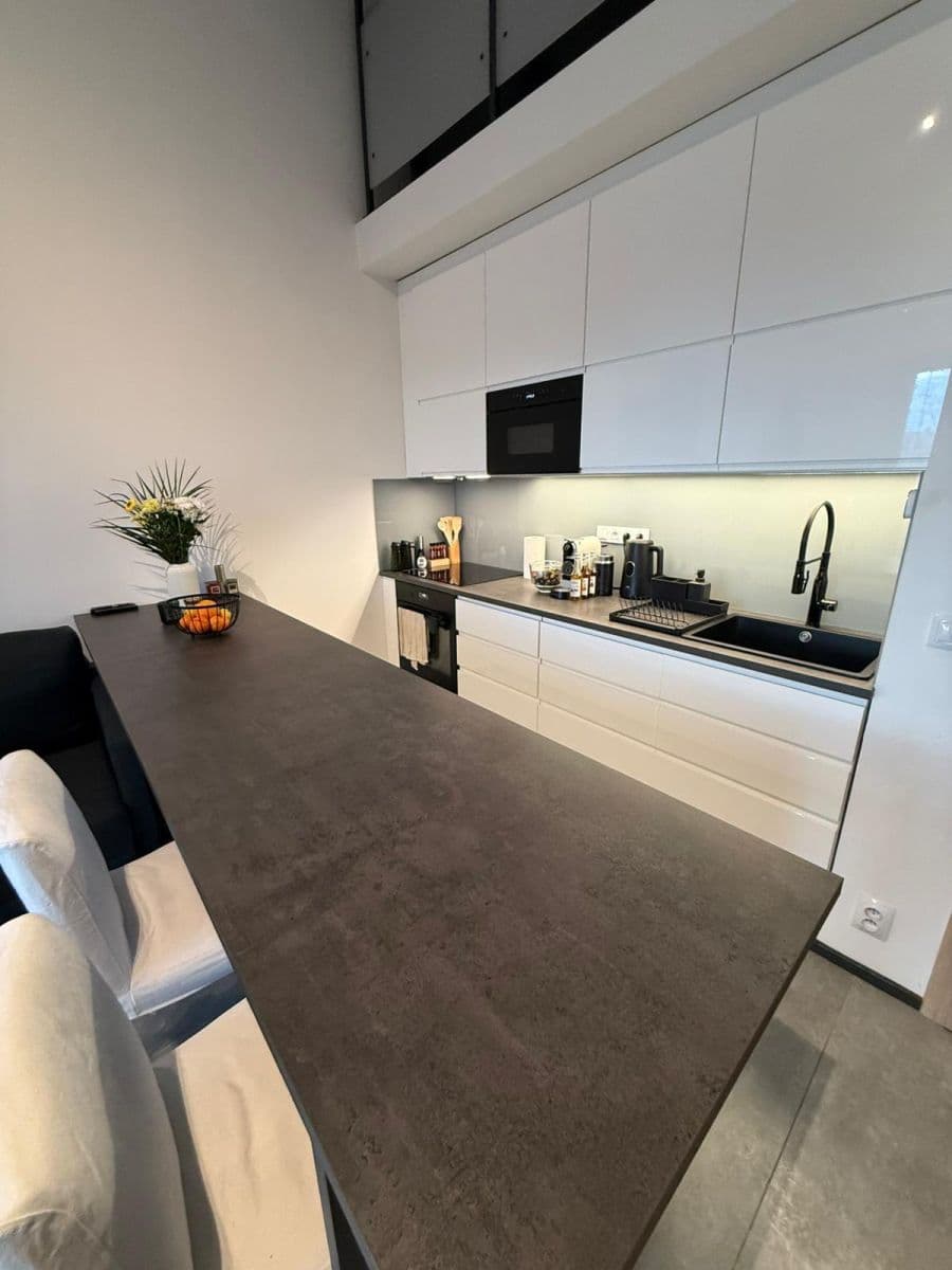 Prodej bytu 1+kk 40 m², Jaroslava Foglara, Praha, Praha Prodej bytu 1+kk 40 m², Jaroslava Foglara, Praha, Praha