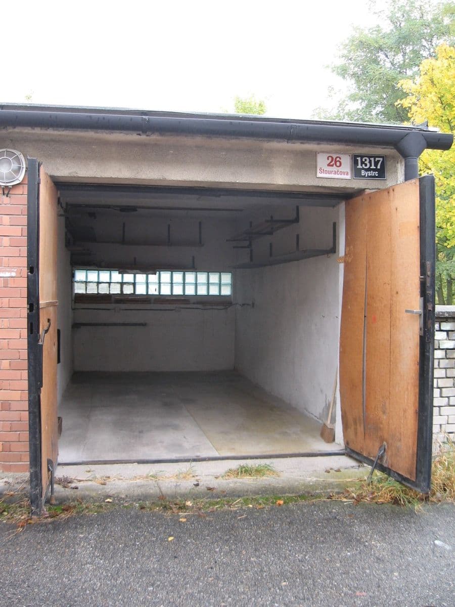 Pronájem garáže 17 m², Brno, Jihomoravský kraj Pronájem garáže 17 m², Brno, Jihomoravský kraj