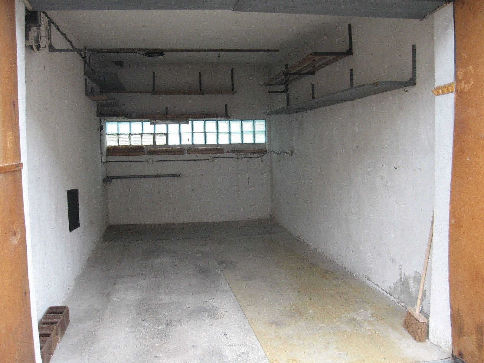 Pronájem garáže 17 m², Brno, Jihomoravský kraj Pronájem garáže 17 m², Brno, Jihomoravský kraj