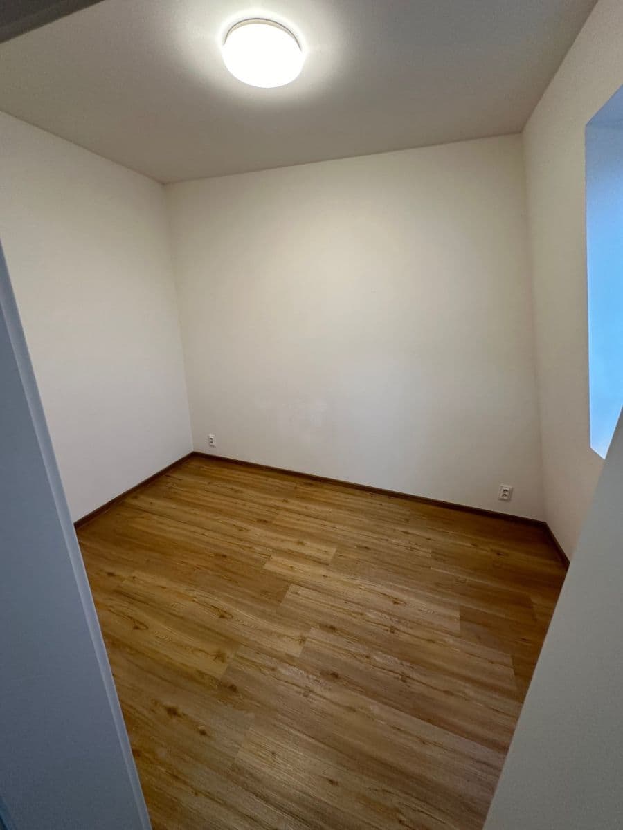Pronájem bytu 2+kk 40 m², Pod Stárkou, Praha, Praha Pronájem bytu 2+kk 40 m², Pod Stárkou, Praha, Praha