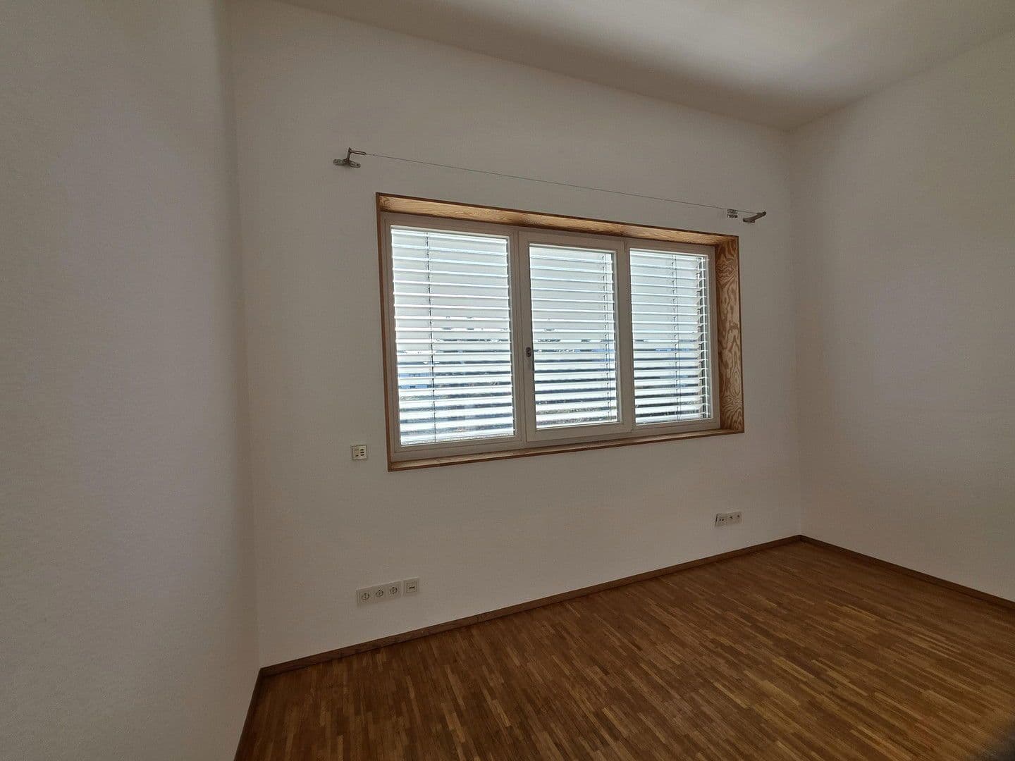 Pronájem domu 200 m², pozemek 450 m², Reutlingen, Bádensko-Württembersko Pronájem domu 200 m², pozemek 450 m², Reutlingen, Bádensko-Württembersko