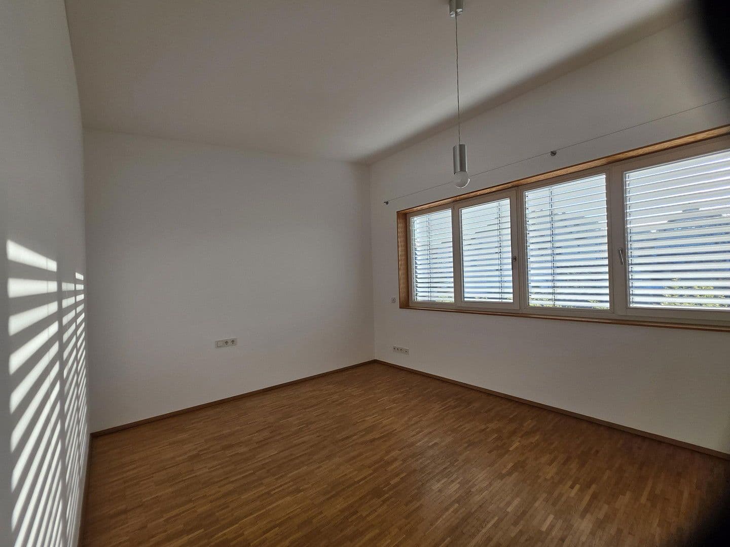 Pronájem domu 200 m², pozemek 450 m², Reutlingen, Bádensko-Württembersko Pronájem domu 200 m², pozemek 450 m², Reutlingen, Bádensko-Württembersko