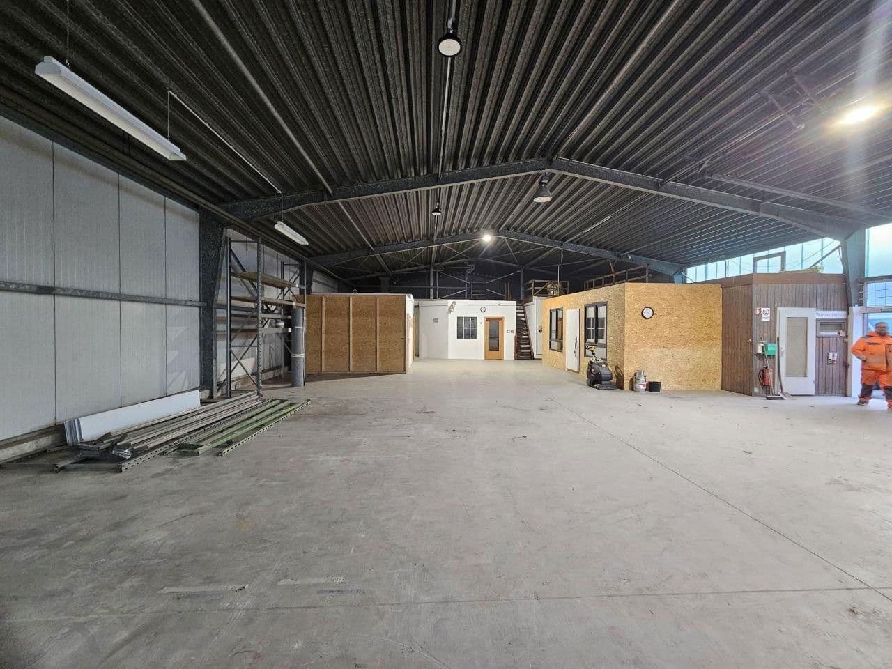 Pronájem nebytového prostoru 4.000 m², Tostedt, Dolní Sasko Pronájem nebytového prostoru 4.000 m², Tostedt, Dolní Sasko