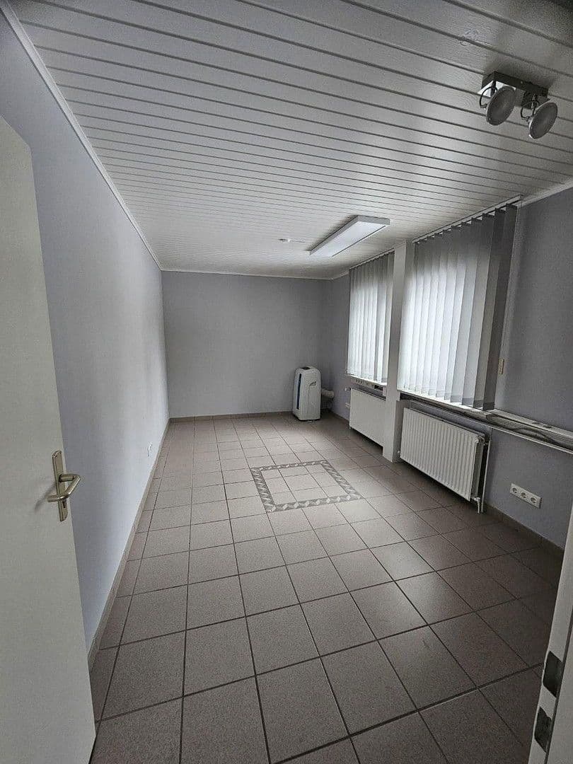 Pronájem nebytového prostoru 4.000 m², Tostedt, Dolní Sasko Pronájem nebytového prostoru 4.000 m², Tostedt, Dolní Sasko