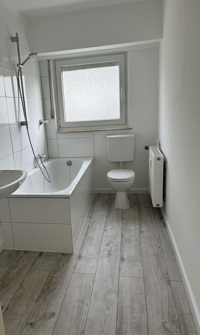 Pronájem bytu 3+1 68 m², Curieweg 12, Düsseldorf, Severní Porýní-Vestfálsko Pronájem bytu 3+1 68 m², Curieweg 12, Düsseldorf, Severní Porýní-Vestfálsko