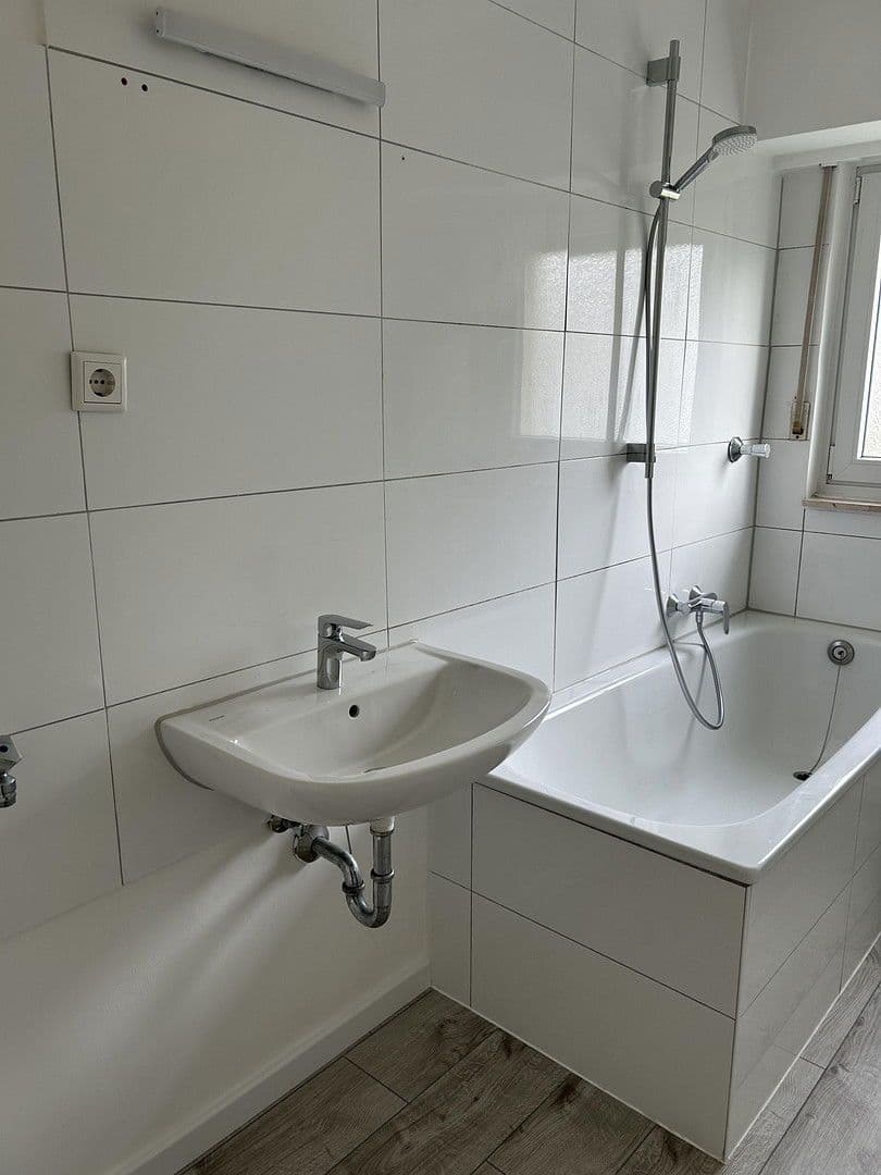 Pronájem bytu 3+1 68 m², Curieweg 12, Düsseldorf, Severní Porýní-Vestfálsko Pronájem bytu 3+1 68 m², Curieweg 12, Düsseldorf, Severní Porýní-Vestfálsko