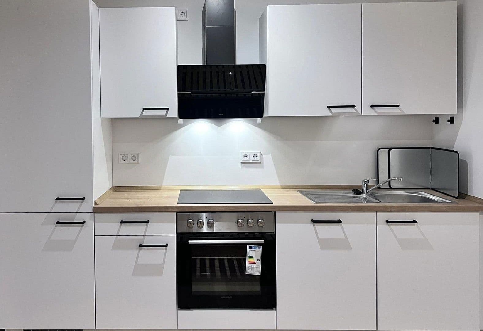 Pronájem bytu 2+1 52 m², Ettenhoferstr. 28, Fürstenfeldbruck, Bavorsko Pronájem bytu 2+1 52 m², Ettenhoferstr. 28, Fürstenfeldbruck, Bavorsko