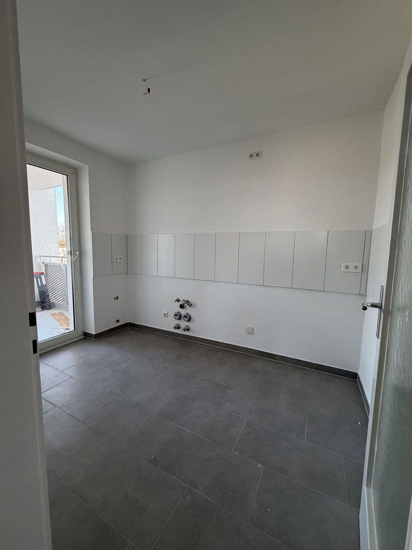 Pronájem bytu 2+1 52 m², Ettenhoferstr. 28, Fürstenfeldbruck, Bavorsko Pronájem bytu 2+1 52 m², Ettenhoferstr. 28, Fürstenfeldbruck, Bavorsko