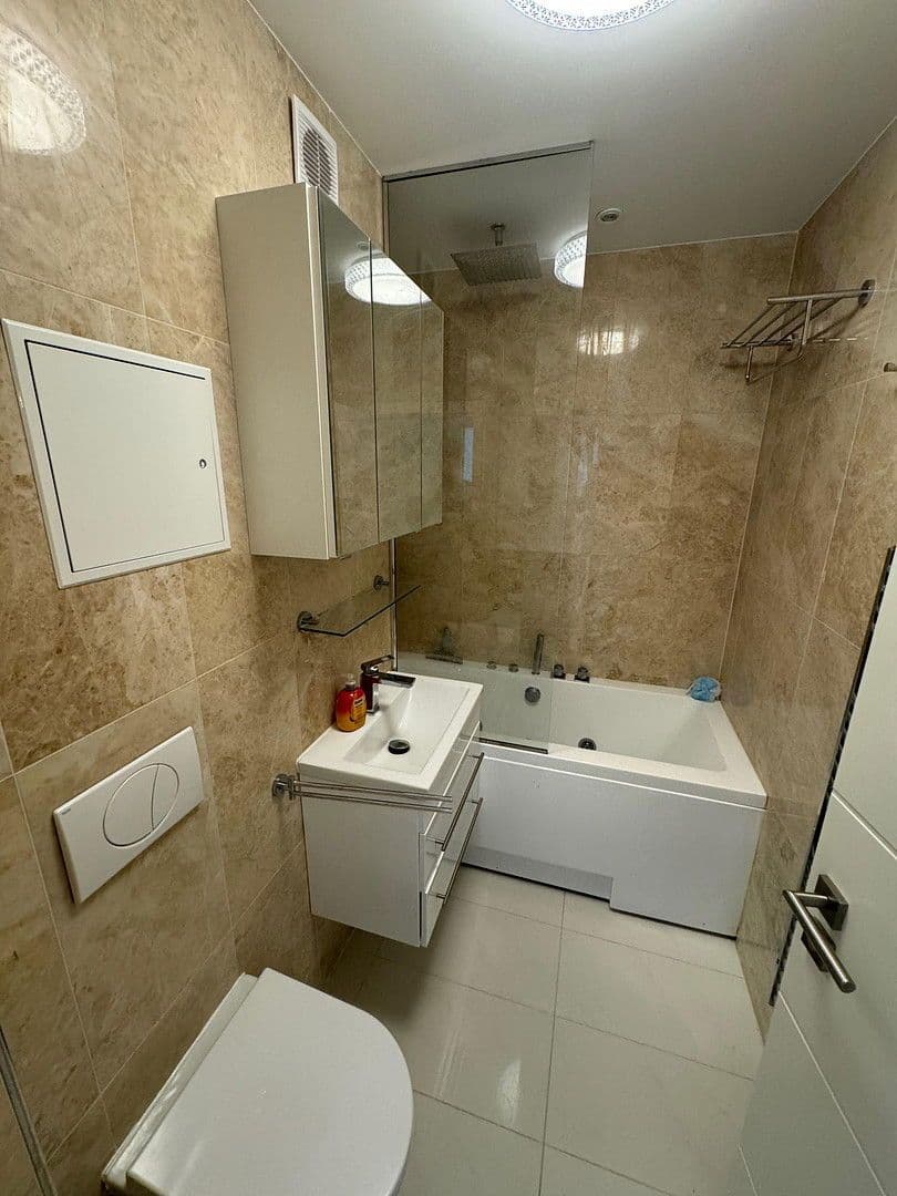 Prodej bytu 3+1 58 m², Neue Jakobstr. 23, Berlin, Berlín Prodej bytu 3+1 58 m², Neue Jakobstr. 23, Berlin, Berlín