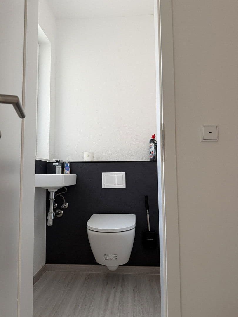 Pronájem domu 130 m², pozemek 813 m², Steinbergstr. 1, Heringen (Werra), Hessen Pronájem domu 130 m², pozemek 813 m², Steinbergstr. 1, Heringen (Werra), Hessen