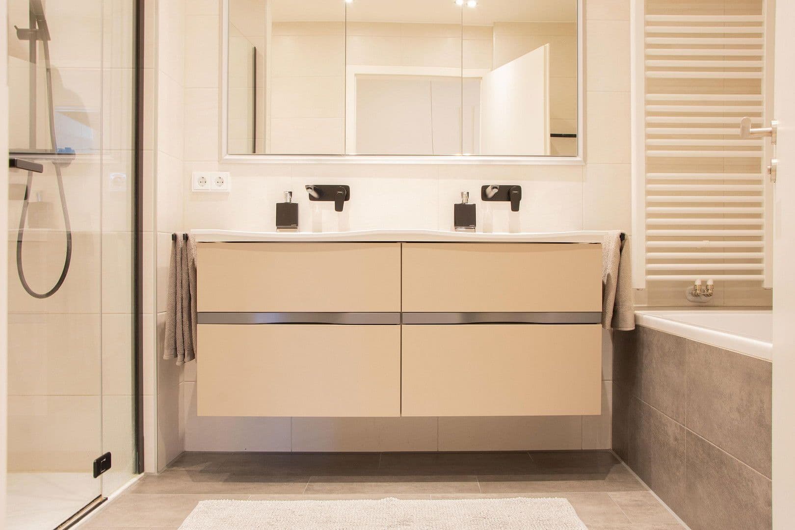 Pronájem bytu 4+1 108 m², Zimmererstr. 16, Augsburg, Bavorsko Pronájem bytu 4+1 108 m², Zimmererstr. 16, Augsburg, Bavorsko