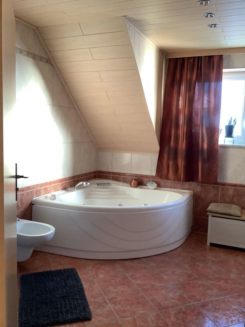 Prodej domu 211 m², pozemek 613 m², Mainleus, Bavorsko Prodej domu 211 m², pozemek 613 m², Mainleus, Bavorsko