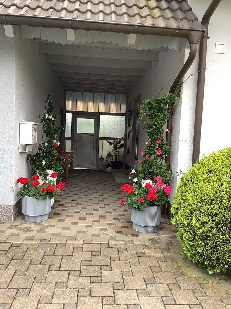 Prodej domu 211 m², pozemek 613 m², Mainleus, Bavorsko Prodej domu 211 m², pozemek 613 m², Mainleus, Bavorsko