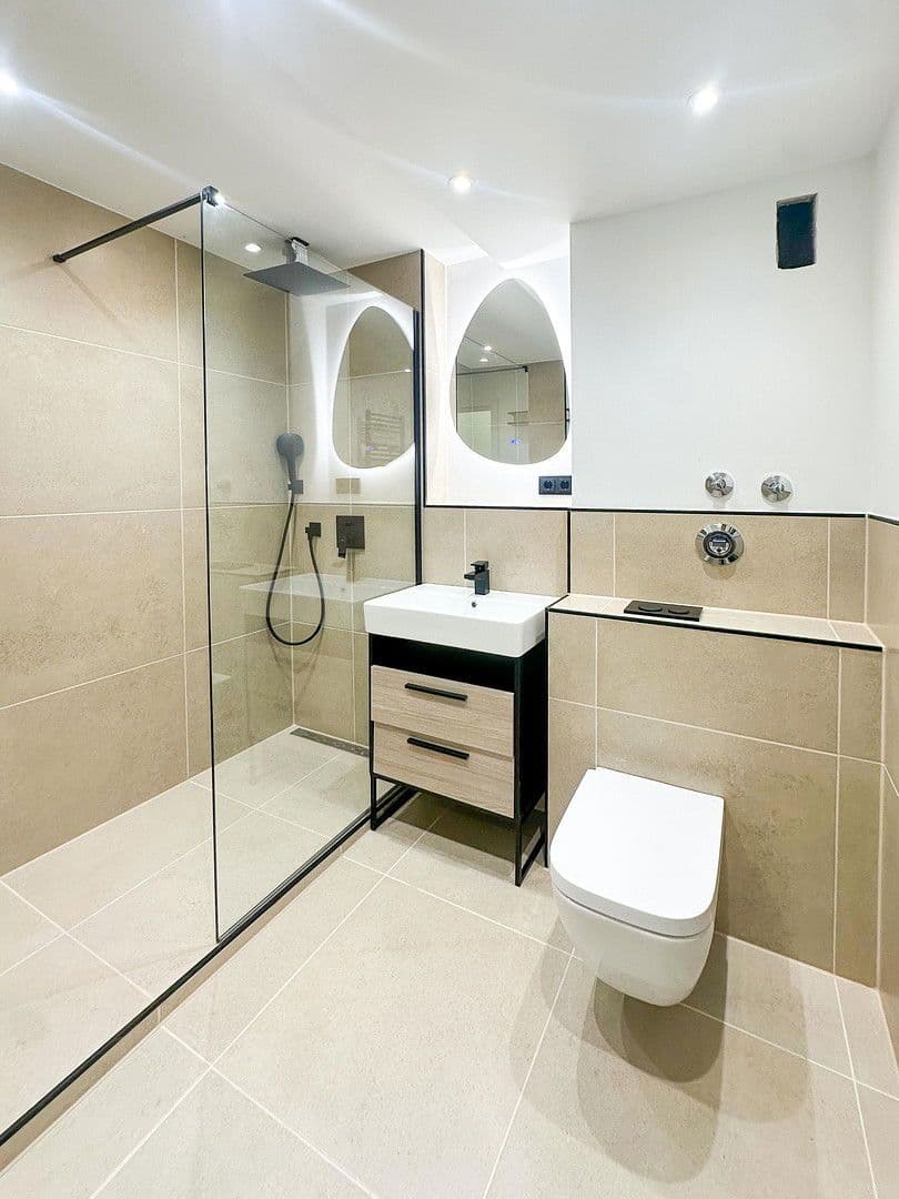 Prodej bytu 3+1 78 m², Kappelerstraße 3, Düsseldorf, Severní Porýní-Vestfálsko Prodej bytu 3+1 78 m², Kappelerstraße 3, Düsseldorf, Severní Porýní-Vestfálsko