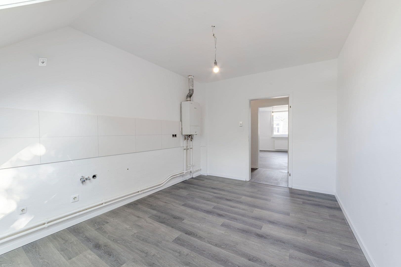 Pronájem bytu 4+1 100 m², Wittensteinstraße 137, Wuppertal, Severní Porýní-Vestfálsko Pronájem bytu 4+1 100 m², Wittensteinstraße 137, Wuppertal, Severní Porýní-Vestfálsko