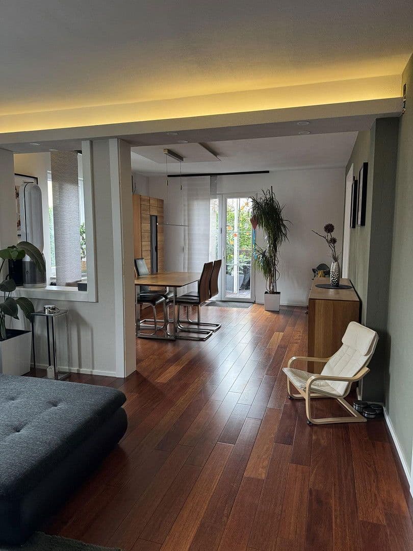 Prodej domu 170 m², pozemek 325 m², Kirchheim unter Teck, Bádensko-Württembersko Prodej domu 170 m², pozemek 325 m², Kirchheim unter Teck, Bádensko-Württembersko