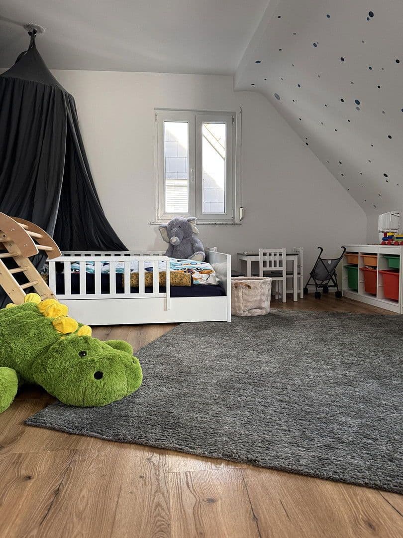 Prodej domu 170 m², pozemek 325 m², Kirchheim unter Teck, Bádensko-Württembersko Prodej domu 170 m², pozemek 325 m², Kirchheim unter Teck, Bádensko-Württembersko