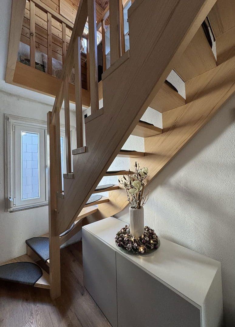 Prodej domu 170 m², pozemek 325 m², Kirchheim unter Teck, Bádensko-Württembersko Prodej domu 170 m², pozemek 325 m², Kirchheim unter Teck, Bádensko-Württembersko