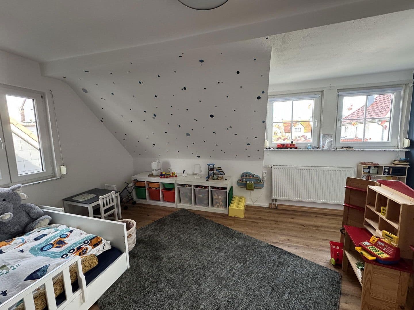 Prodej domu 170 m², pozemek 325 m², Kirchheim unter Teck, Bádensko-Württembersko Prodej domu 170 m², pozemek 325 m², Kirchheim unter Teck, Bádensko-Württembersko