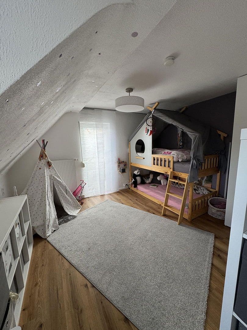 Prodej domu 170 m², pozemek 325 m², Kirchheim unter Teck, Bádensko-Württembersko Prodej domu 170 m², pozemek 325 m², Kirchheim unter Teck, Bádensko-Württembersko