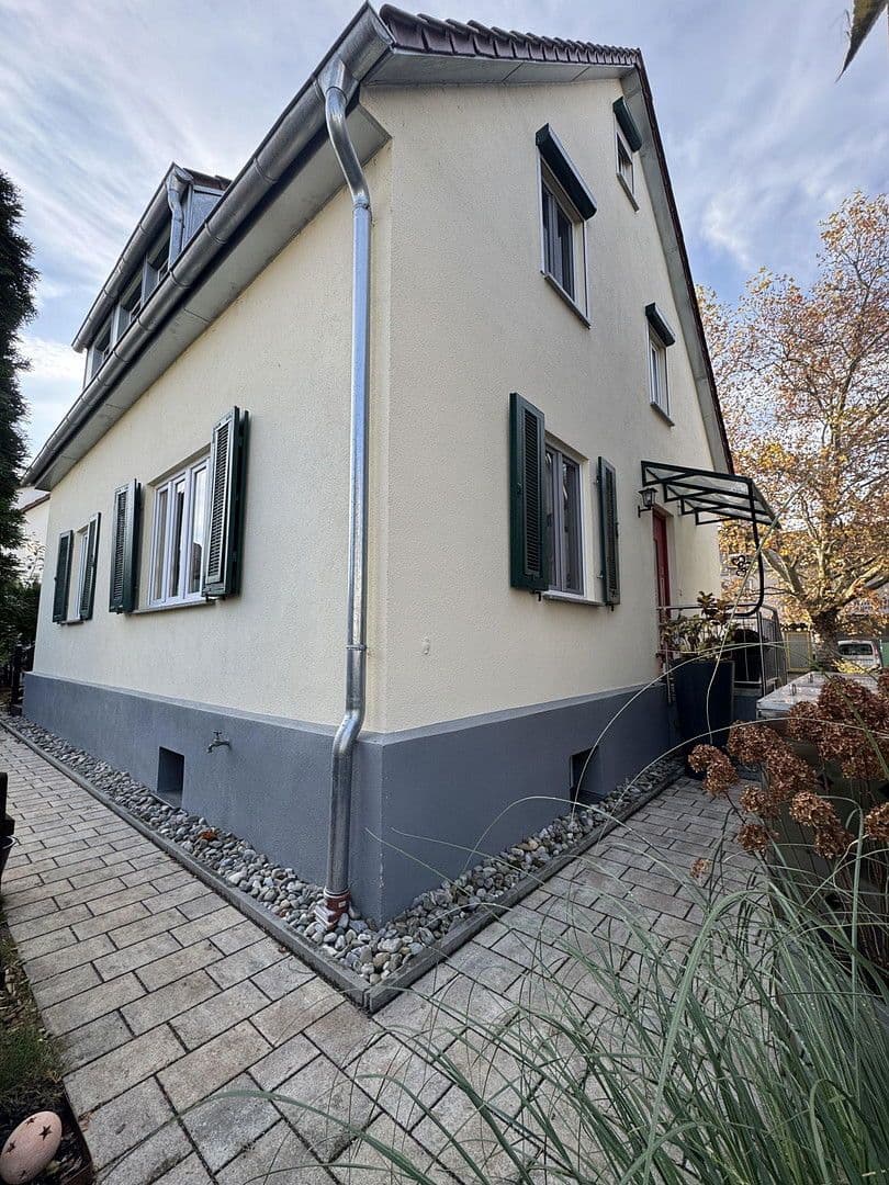 Prodej domu 170 m², pozemek 325 m², Kirchheim unter Teck, Bádensko-Württembersko Prodej domu 170 m², pozemek 325 m², Kirchheim unter Teck, Bádensko-Württembersko