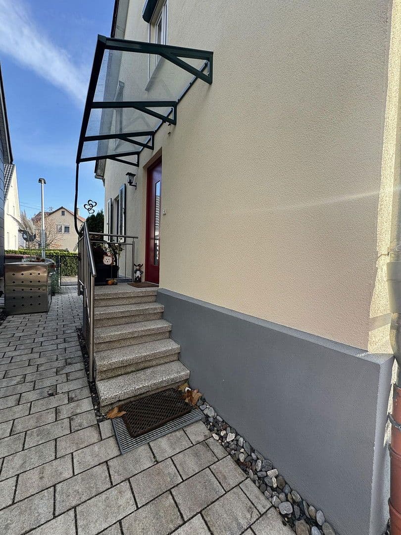 Prodej domu 170 m², pozemek 325 m², Kirchheim unter Teck, Bádensko-Württembersko Prodej domu 170 m², pozemek 325 m², Kirchheim unter Teck, Bádensko-Württembersko