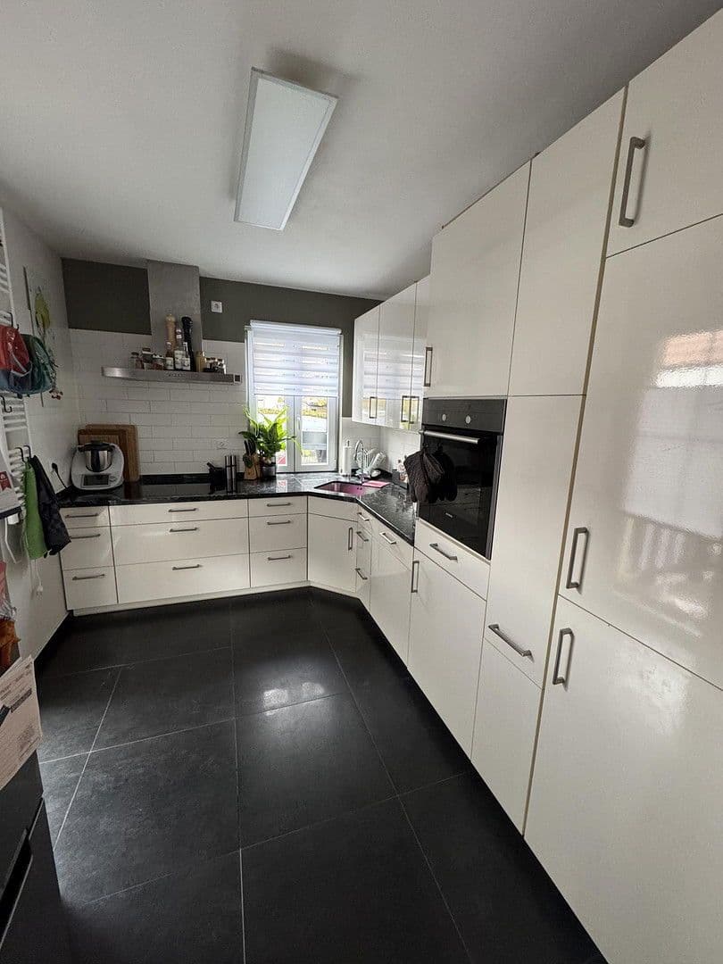 Prodej domu 170 m², pozemek 325 m², Kirchheim unter Teck, Bádensko-Württembersko Prodej domu 170 m², pozemek 325 m², Kirchheim unter Teck, Bádensko-Württembersko