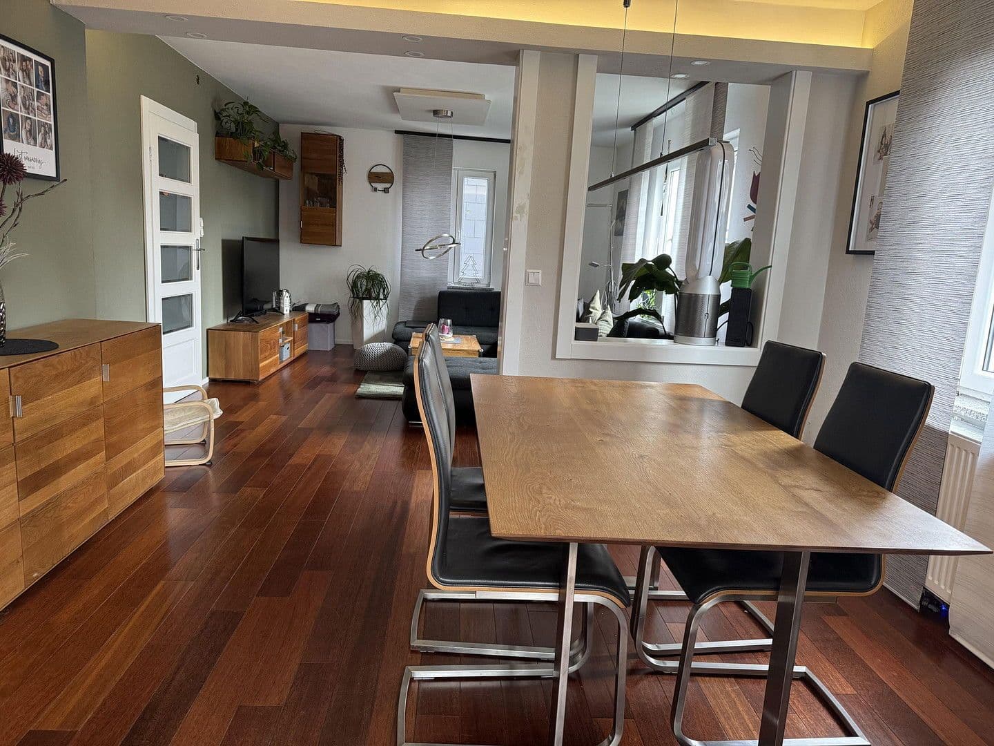 Prodej domu 170 m², pozemek 325 m², Kirchheim unter Teck, Bádensko-Württembersko Prodej domu 170 m², pozemek 325 m², Kirchheim unter Teck, Bádensko-Württembersko