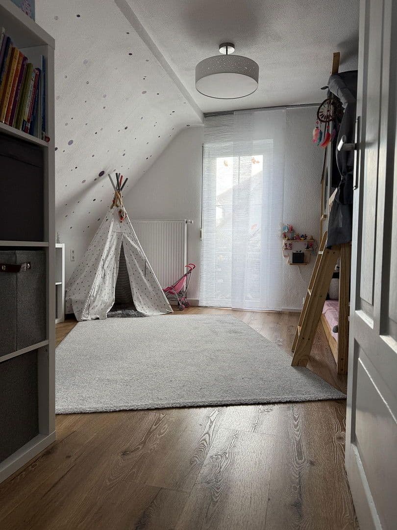 Prodej domu 170 m², pozemek 325 m², Kirchheim unter Teck, Bádensko-Württembersko Prodej domu 170 m², pozemek 325 m², Kirchheim unter Teck, Bádensko-Württembersko