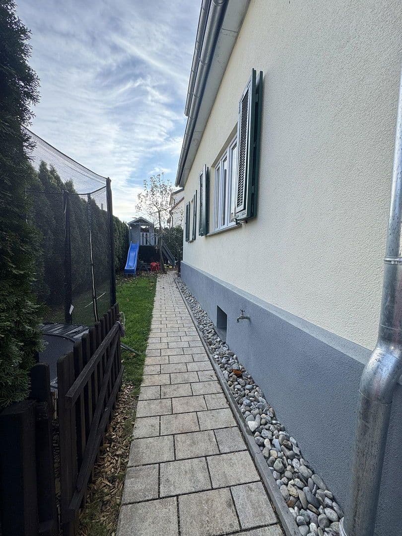 Prodej domu 170 m², pozemek 325 m², Kirchheim unter Teck, Bádensko-Württembersko Prodej domu 170 m², pozemek 325 m², Kirchheim unter Teck, Bádensko-Württembersko