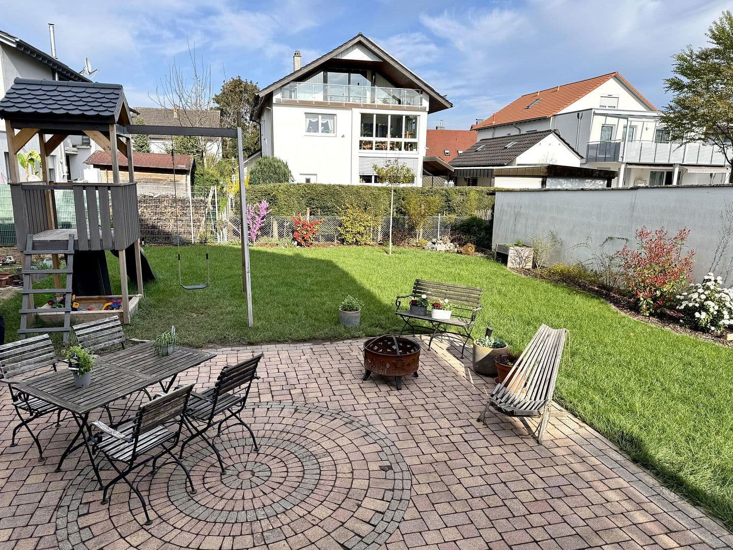 Prodej domu 220 m², pozemek 689 m², Muggensturm, Bádensko-Württembersko Prodej domu 220 m², pozemek 689 m², Muggensturm, Bádensko-Württembersko