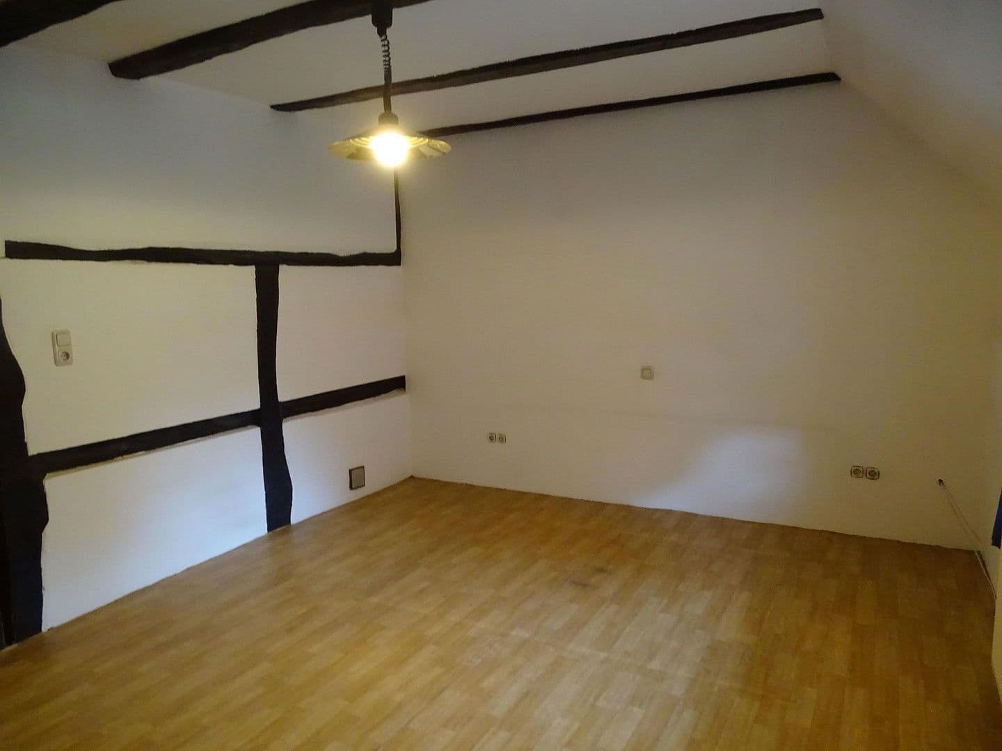 Prodej domu 200 m², pozemek 1.220 m², Hessisch Oldendorf, Dolní Sasko Prodej domu 200 m², pozemek 1.220 m², Hessisch Oldendorf, Dolní Sasko