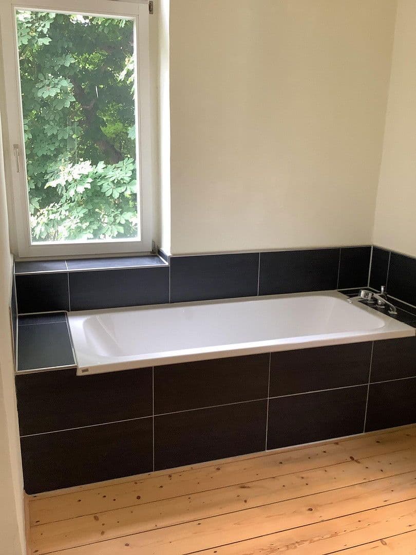 Pronájem bytu 4+1 165 m², Lindenauallee 28, Gotha, Durynsko Pronájem bytu 4+1 165 m², Lindenauallee 28, Gotha, Durynsko