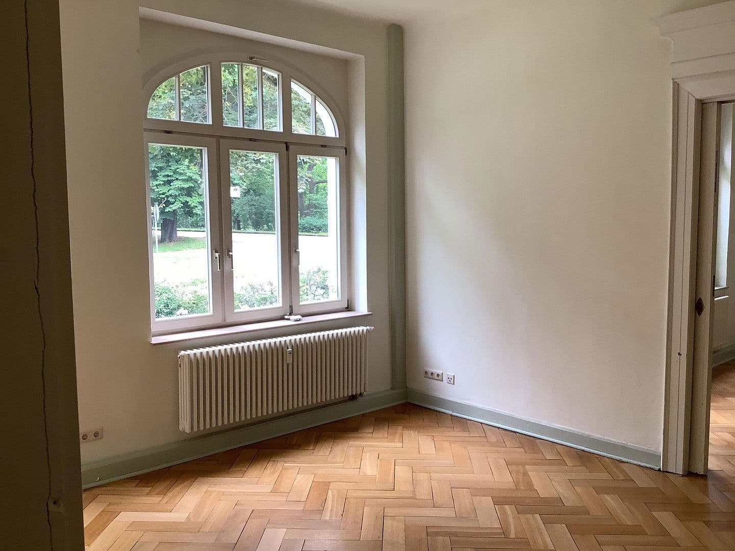 Pronájem bytu 4+1 165 m², Lindenauallee 28, Gotha, Durynsko Pronájem bytu 4+1 165 m², Lindenauallee 28, Gotha, Durynsko