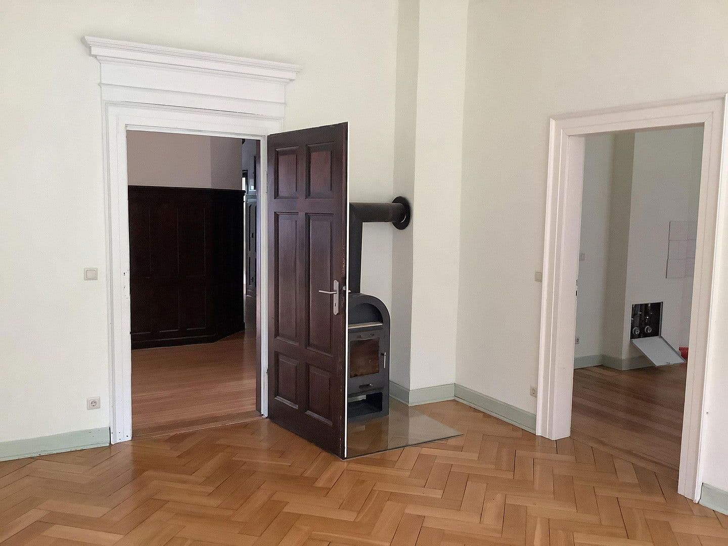 Pronájem bytu 4+1 165 m², Lindenauallee 28, Gotha, Durynsko Pronájem bytu 4+1 165 m², Lindenauallee 28, Gotha, Durynsko