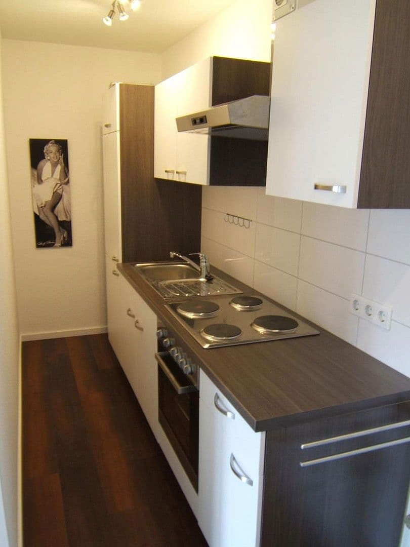 Pronájem bytu 2+1 38 m², Frankfurt, Hessen Pronájem bytu 2+1 38 m², Frankfurt, Hessen