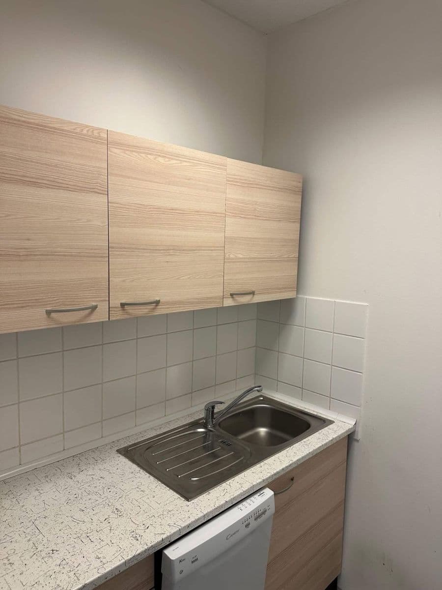 Pronájem kanceláře 15 m², Vršovické náměstí, Praha, Praha Pronájem kanceláře 15 m², Vršovické náměstí, Praha, Praha