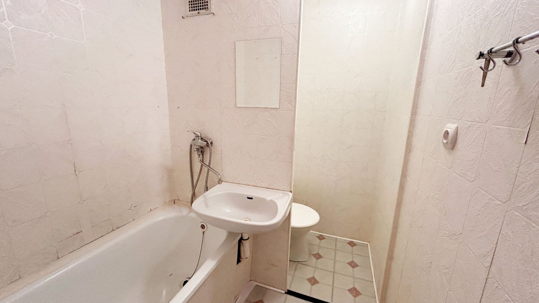 Pronájem bytu 1+1 35 m², Lyžařská, Praha, Praha Pronájem bytu 1+1 35 m², Lyžařská, Praha, Praha