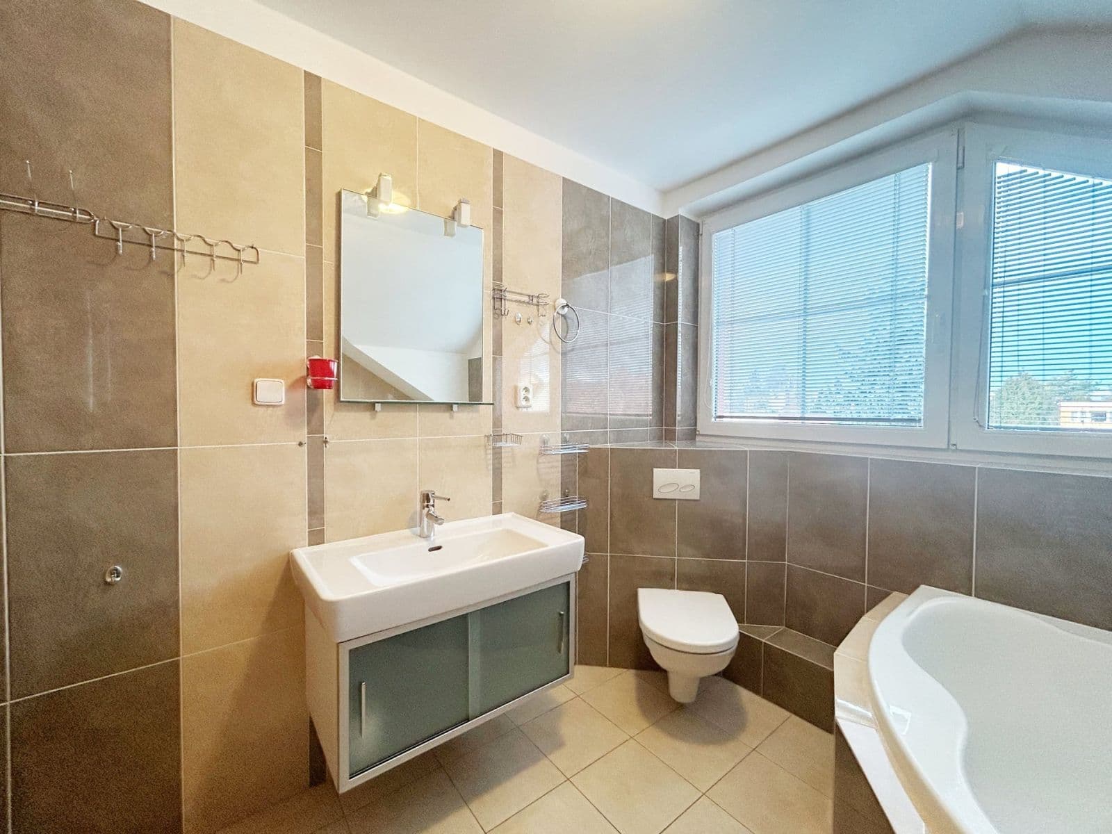 Pronájem domu 105 m², pozemek 80 m², Družstevní, Nehvizdy, Středočeský kraj Pronájem domu 105 m², pozemek 80 m², Družstevní, Nehvizdy, Středočeský kraj