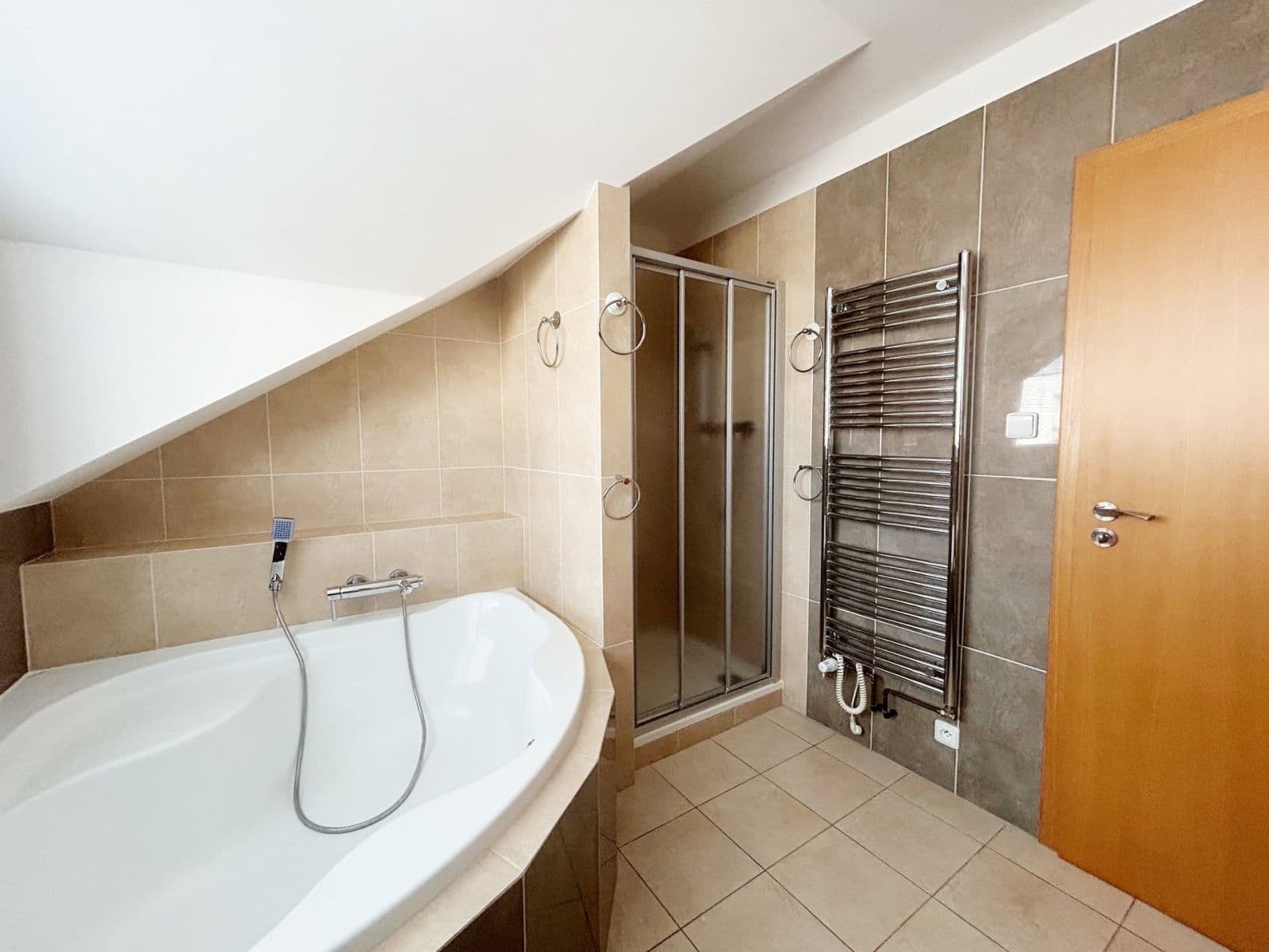 Pronájem domu 105 m², pozemek 80 m², Družstevní, Nehvizdy, Středočeský kraj Pronájem domu 105 m², pozemek 80 m², Družstevní, Nehvizdy, Středočeský kraj