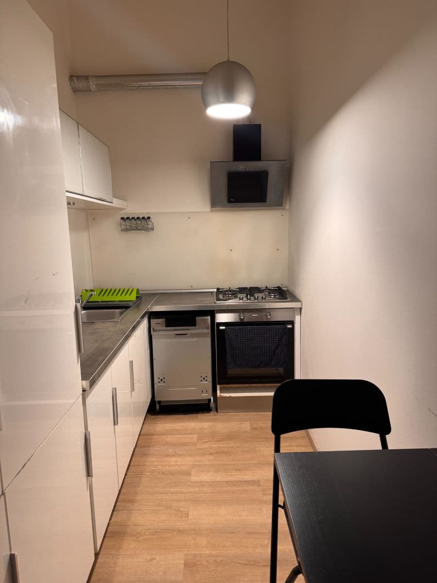 Pronájem bytu 1+1 40 m², Slovenská, Praha, Praha Pronájem bytu 1+1 40 m², Slovenská, Praha, Praha