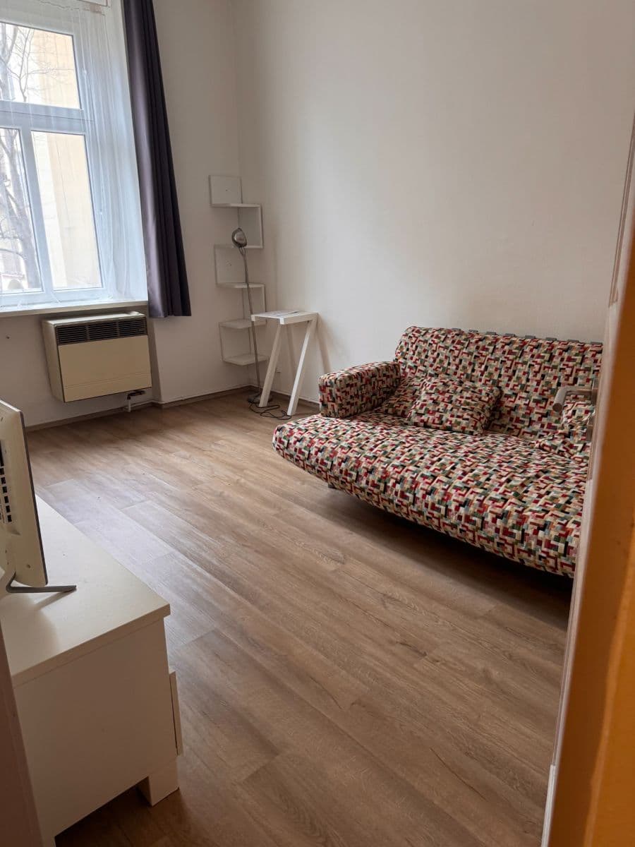 Pronájem bytu 1+1 40 m², Slovenská, Praha, Praha Pronájem bytu 1+1 40 m², Slovenská, Praha, Praha