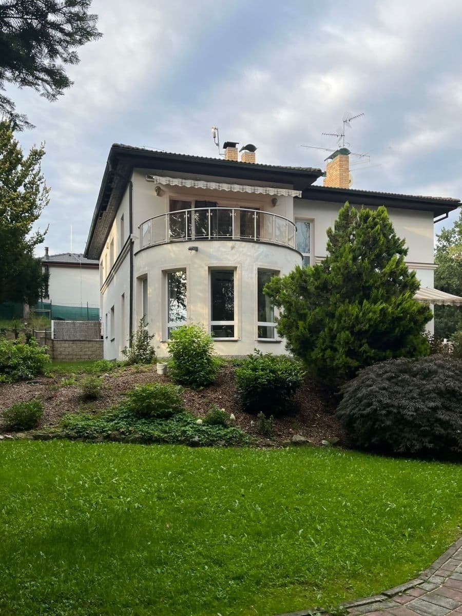 Pronájem bytu 3+kk 95 m², Velké Popovice, Středočeský kraj Pronájem bytu 3+kk 95 m², Velké Popovice, Středočeský kraj