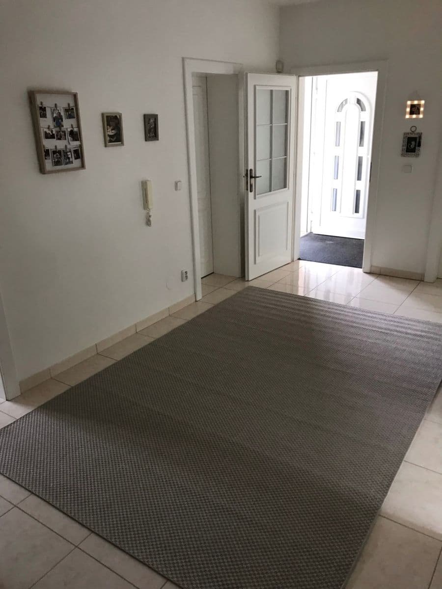 Pronájem bytu 3+kk 95 m², Velké Popovice, Středočeský kraj Pronájem bytu 3+kk 95 m², Velké Popovice, Středočeský kraj